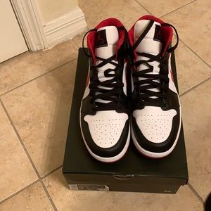 Air Jordan 1Mid size 12